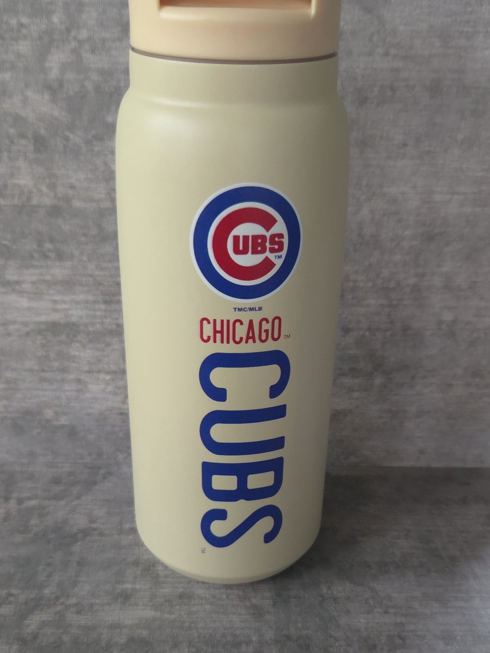 MLB Chicago Cubs> Cream Bottle with Blue and Red Logo